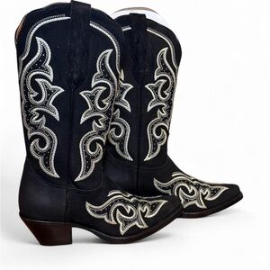 Buck and Brana Embroidered Women’s Cowboy Boots